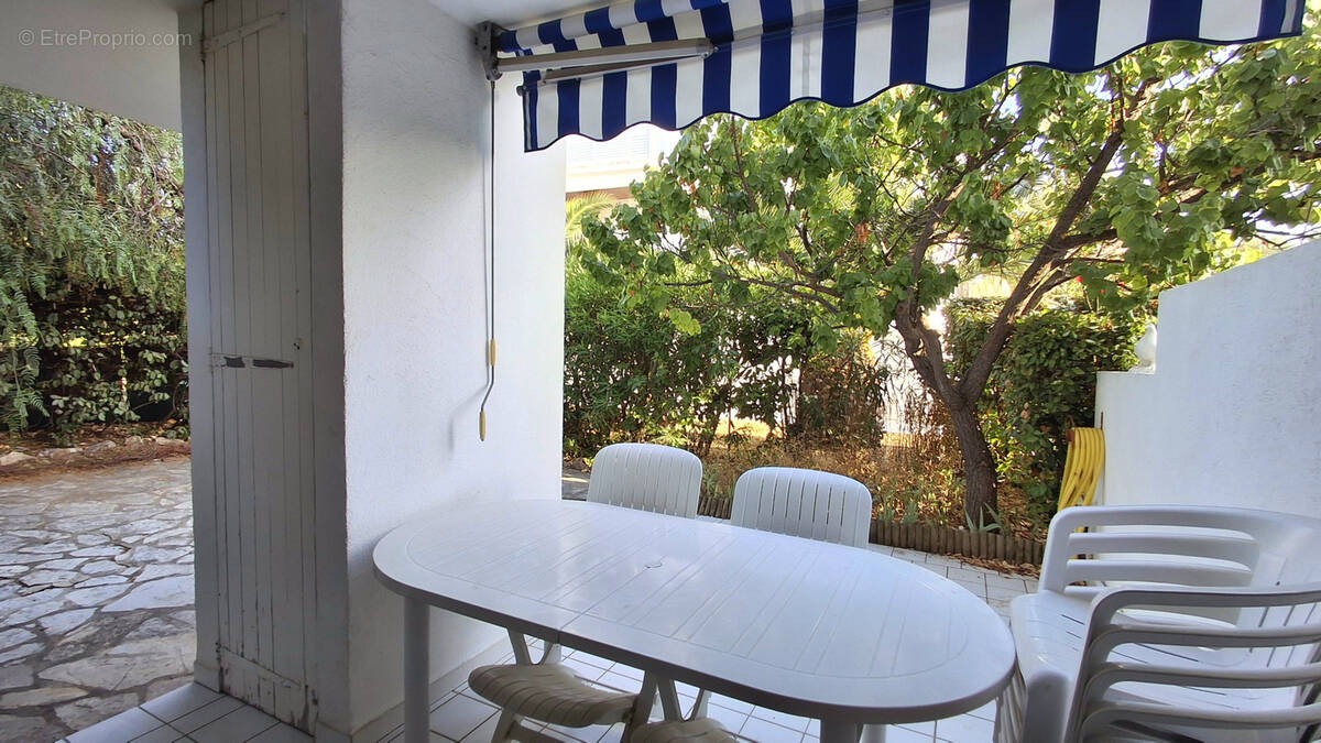 BANDOL   Appartement avec terrasse, jardin privatif, entrée indépendante et double parking en sous-sol - photo 2
