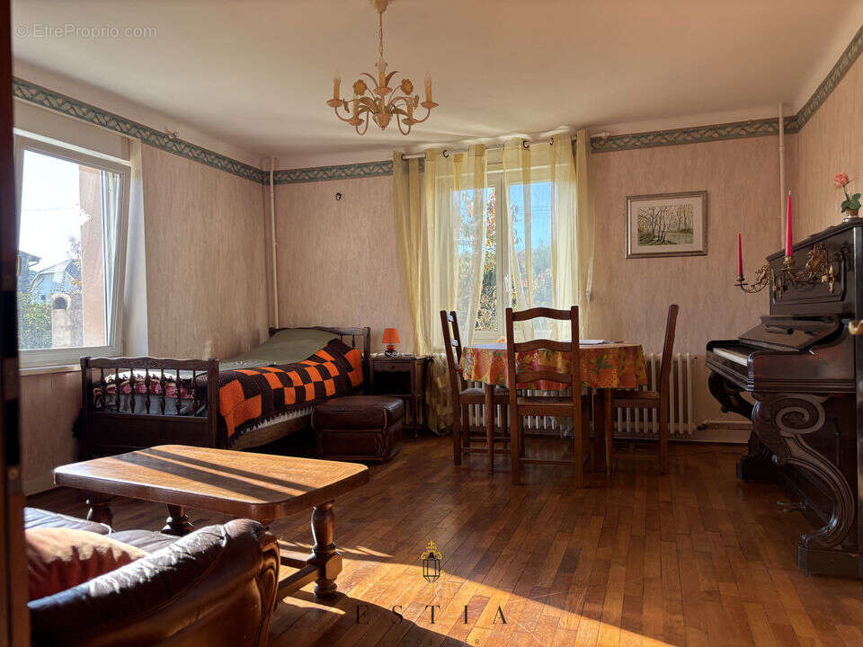 Maison à THIEBAUMENIL