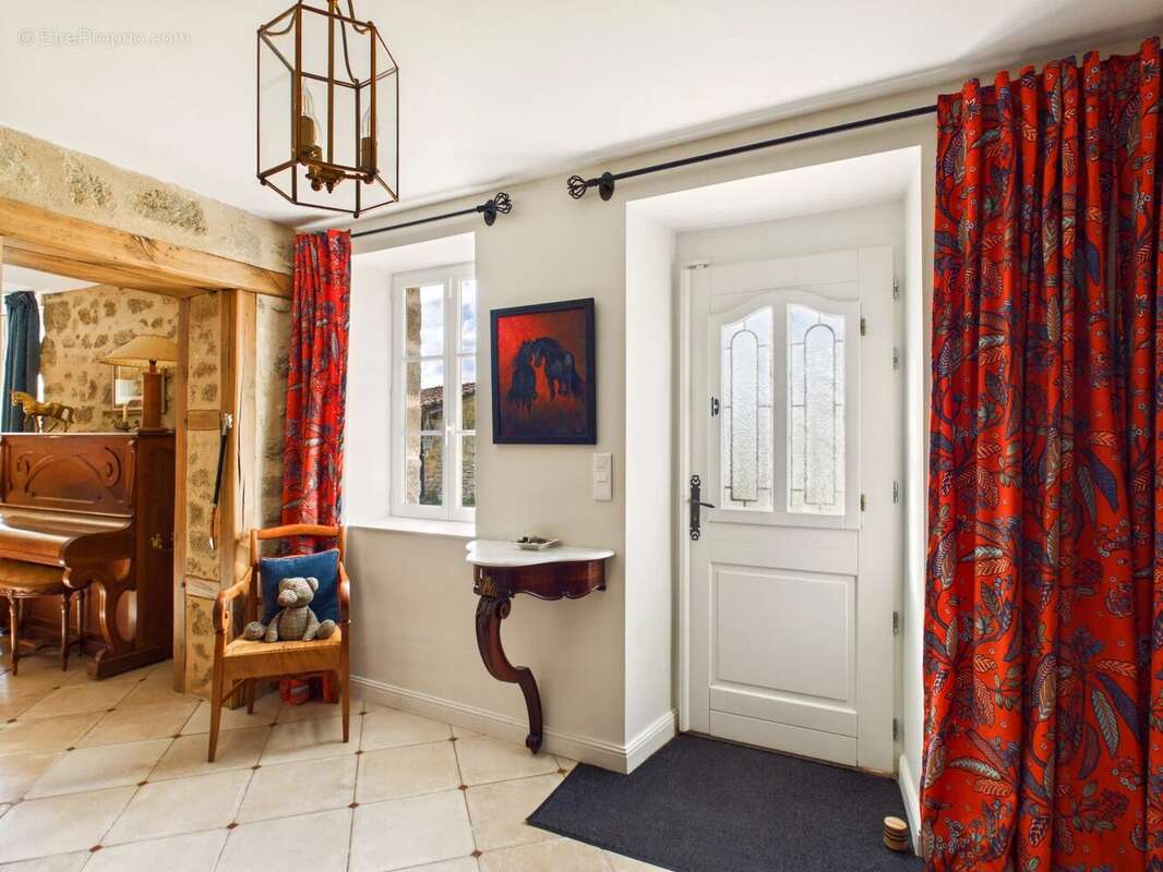 Maison à PIEGUT-PLUVIERS