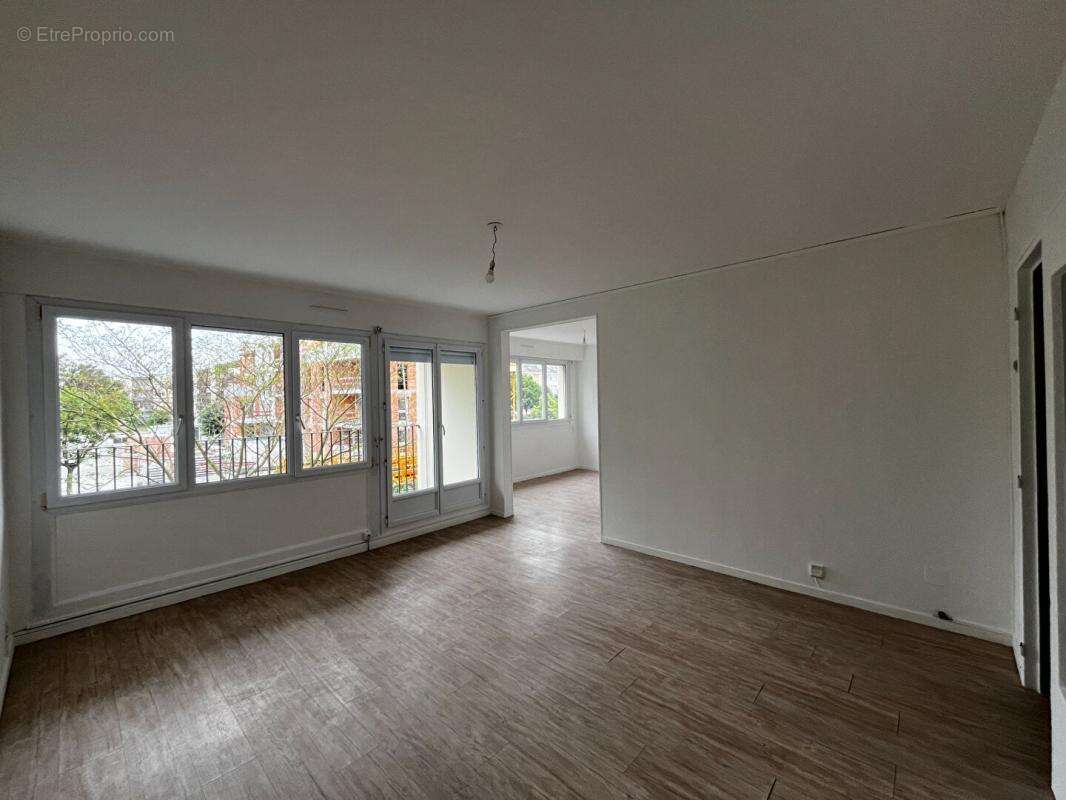 Appartement à LES PONTS-DE-CE