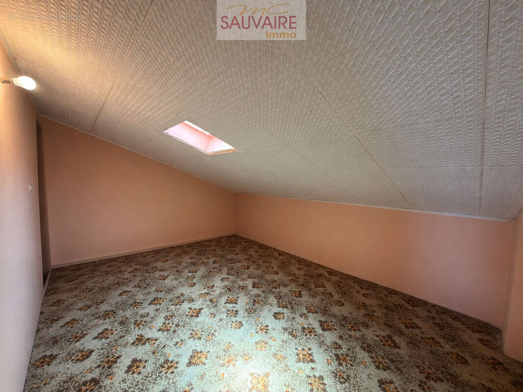 Maison à SAINT-LAURENT-DE-LA-SALANQUE