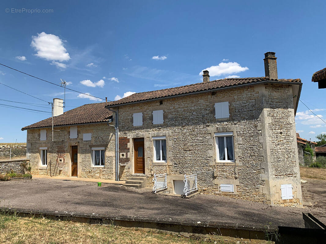 Maison à POURSAC