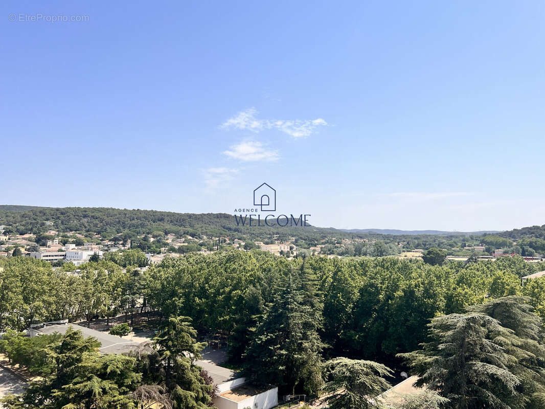 Appartement à BAGNOLS-SUR-CEZE
