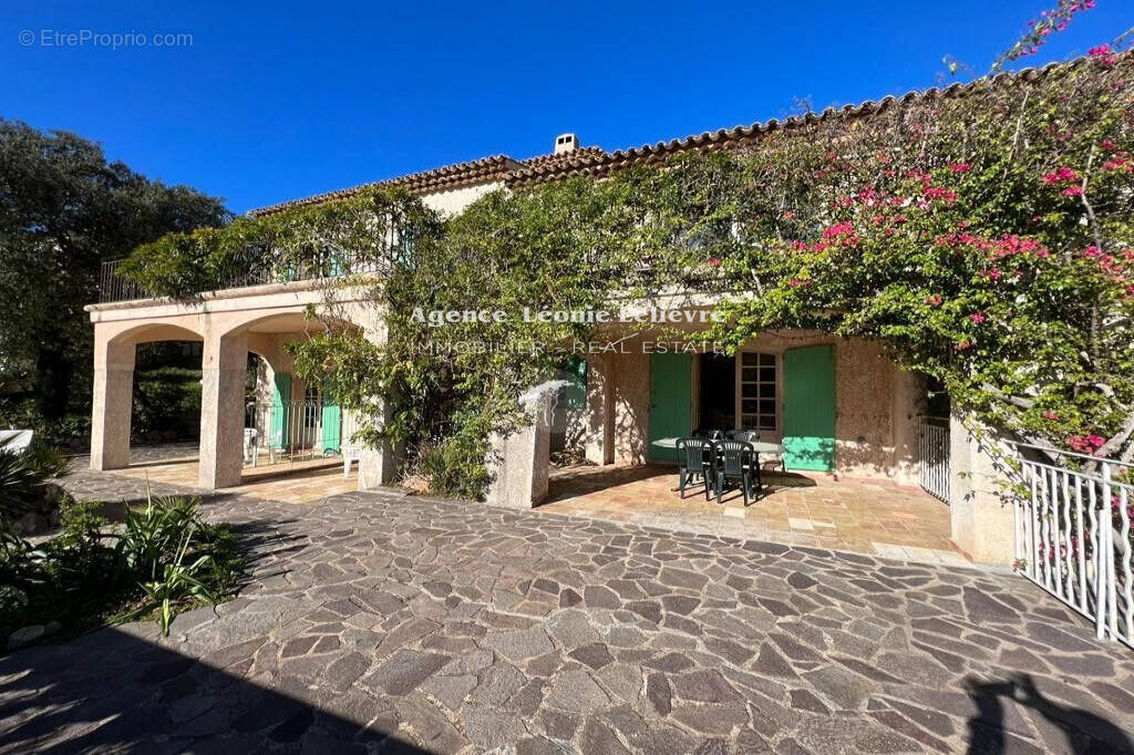 Maison 330 m² à Les Issambres  - photo 4
