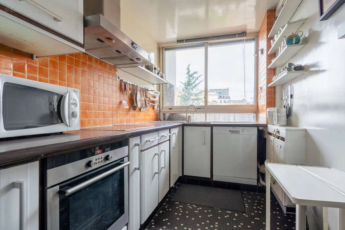Appartement à PARIS-14E