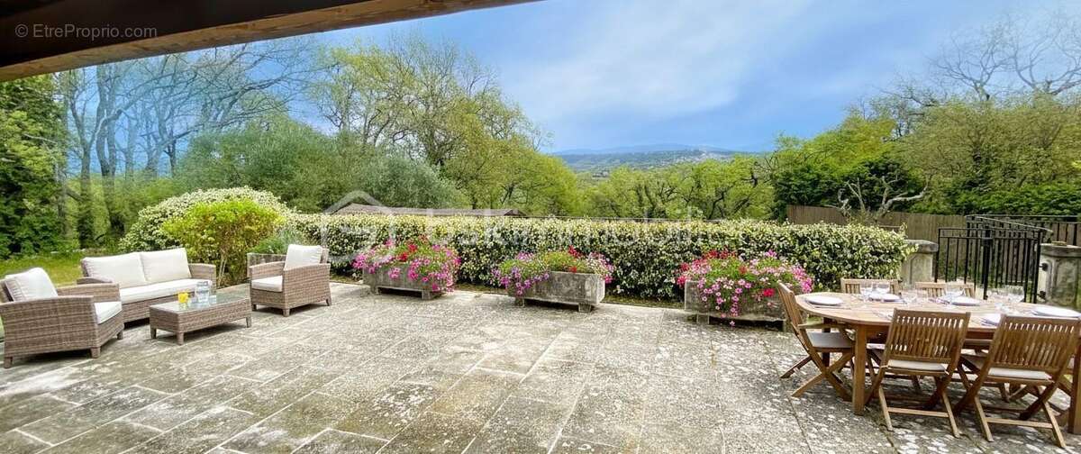 LACOSTE (84) - Maison de plain-pied avec piscine - Vue imprenable sur le Luberon  - Idéal famille ou investissement - photo 16