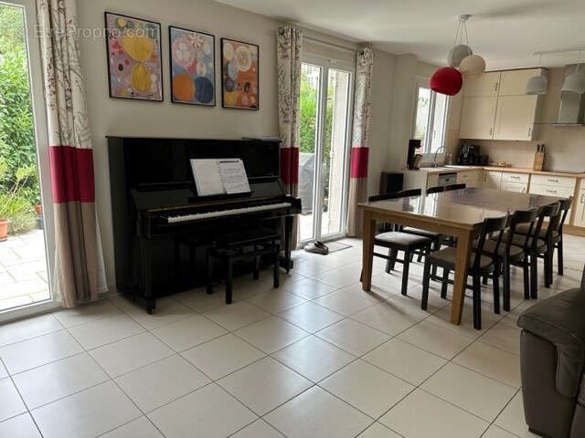 Maison à BURES-SUR-YVETTE