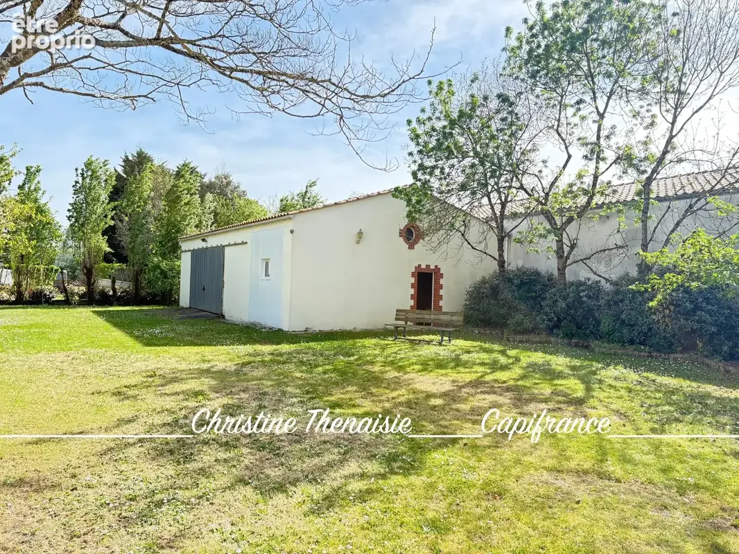 Maison à vendre sur un terrain de 2000 m2 - 4 chambres - Bureau - 3 salles d'eau - 3 wc - Dépendance de 110 m2 et garages LA GAR - photo 20