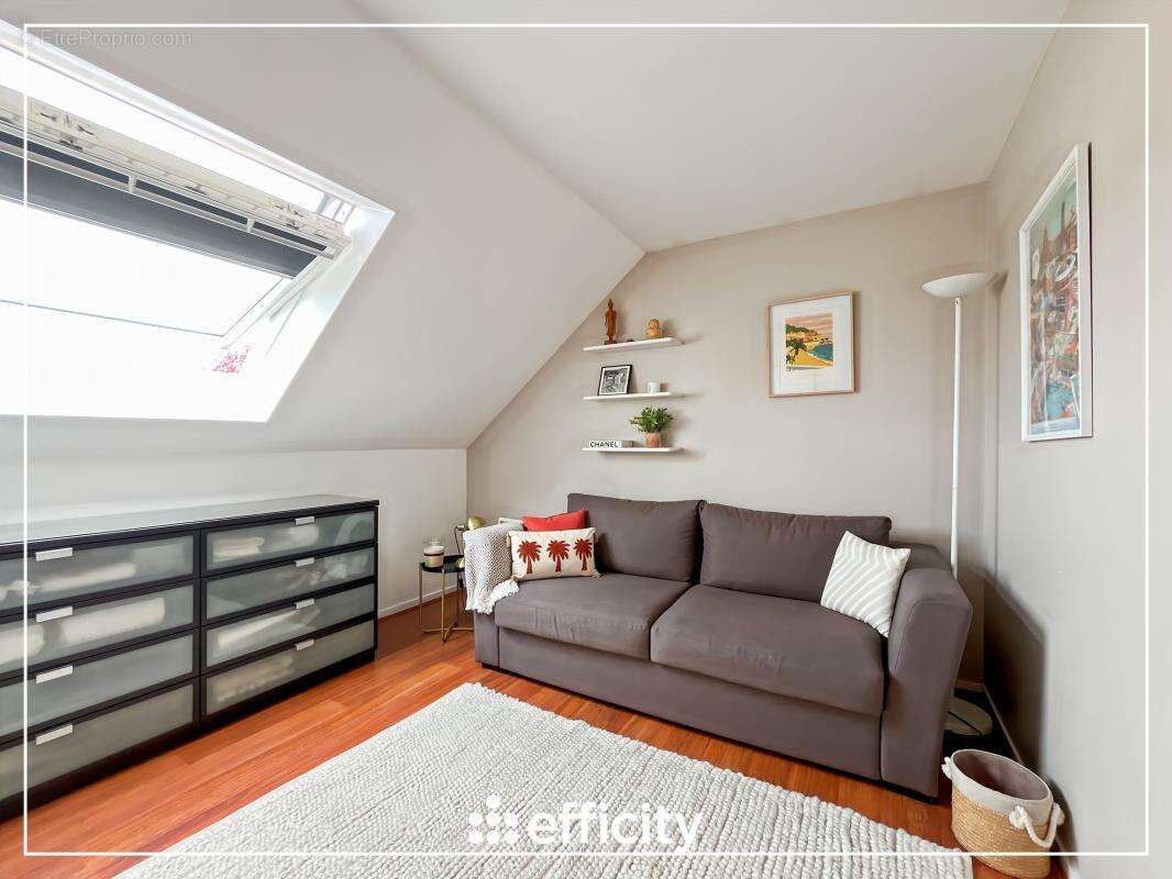 Maison à MANDRES-LES-ROSES