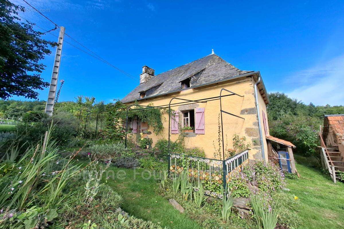 Maison à LAVAL-SUR-LUZEGE