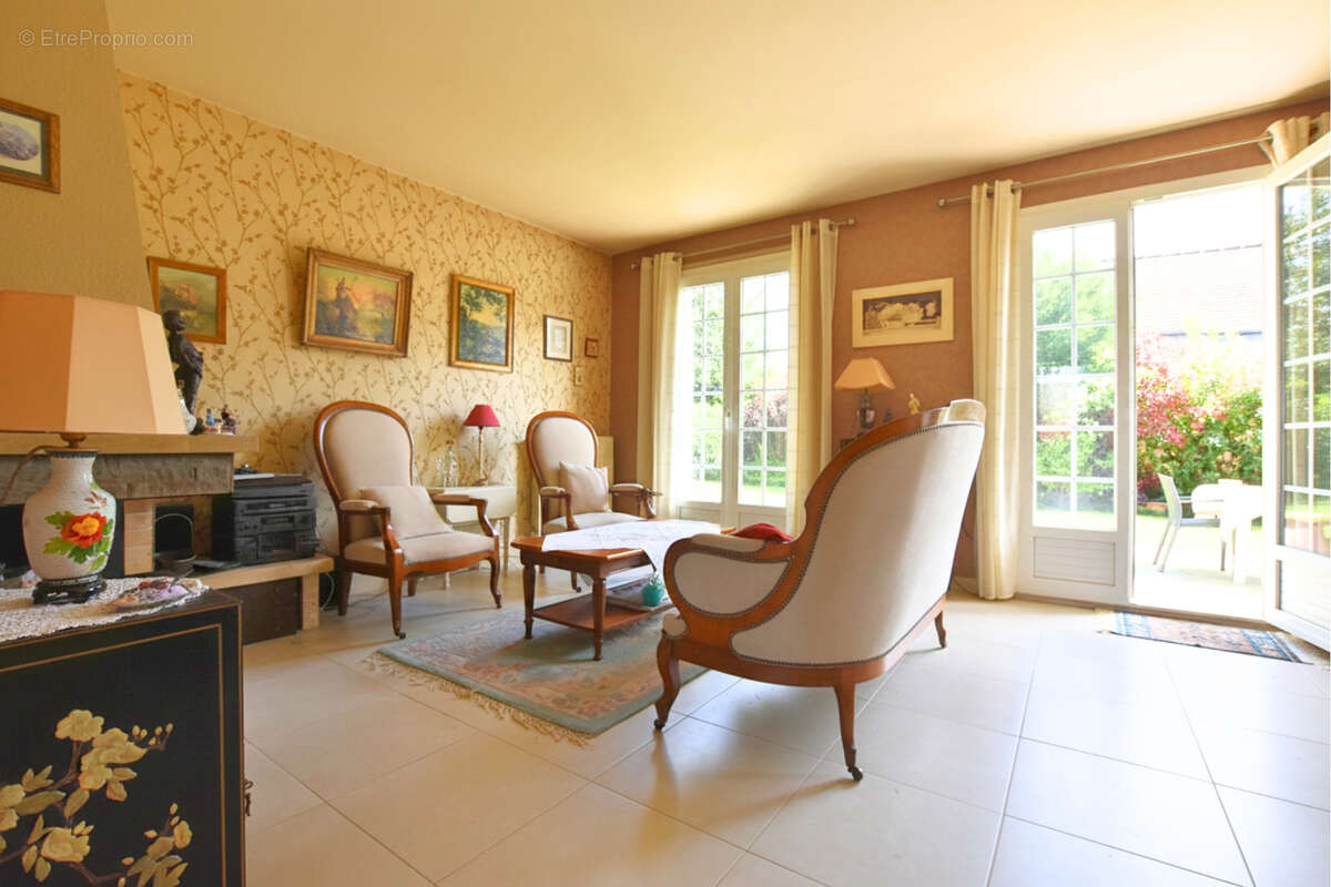 Maison à LES ESSARTS-LE-ROI