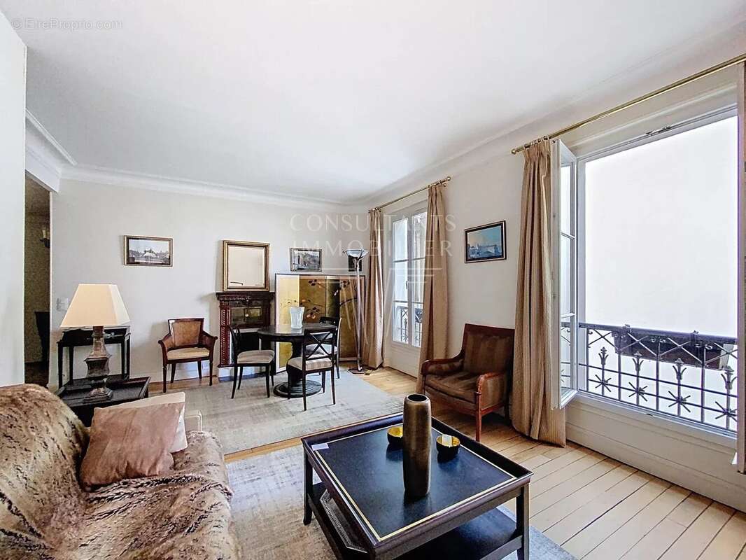 Appartement à PARIS-7E