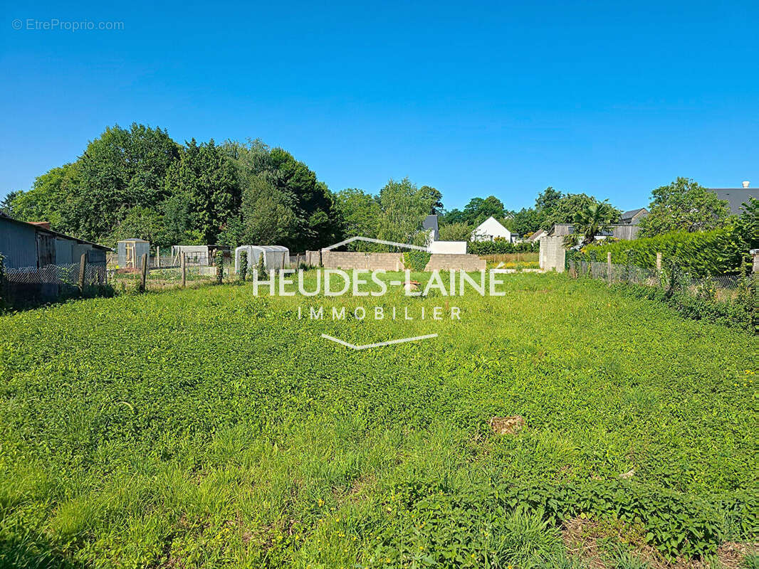 Terrain à LE VAL-SAINT-PERE