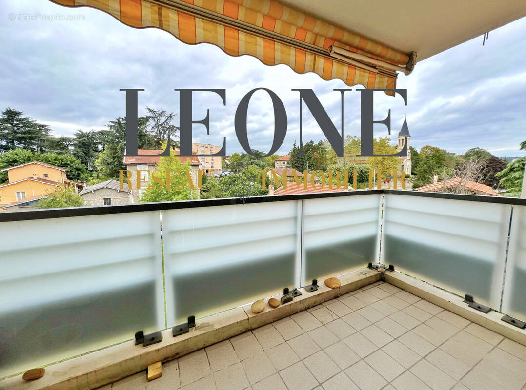 Appartement à PIERRE-BENITE