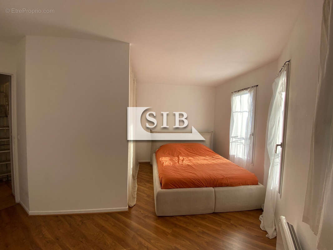 chambre avec placard - Appartement à LONGPONT-SUR-ORGE