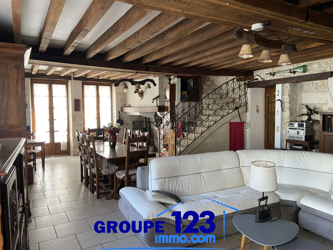 À Charentenay, découvrez cette maison pleine de potentiel ! - photo 10
