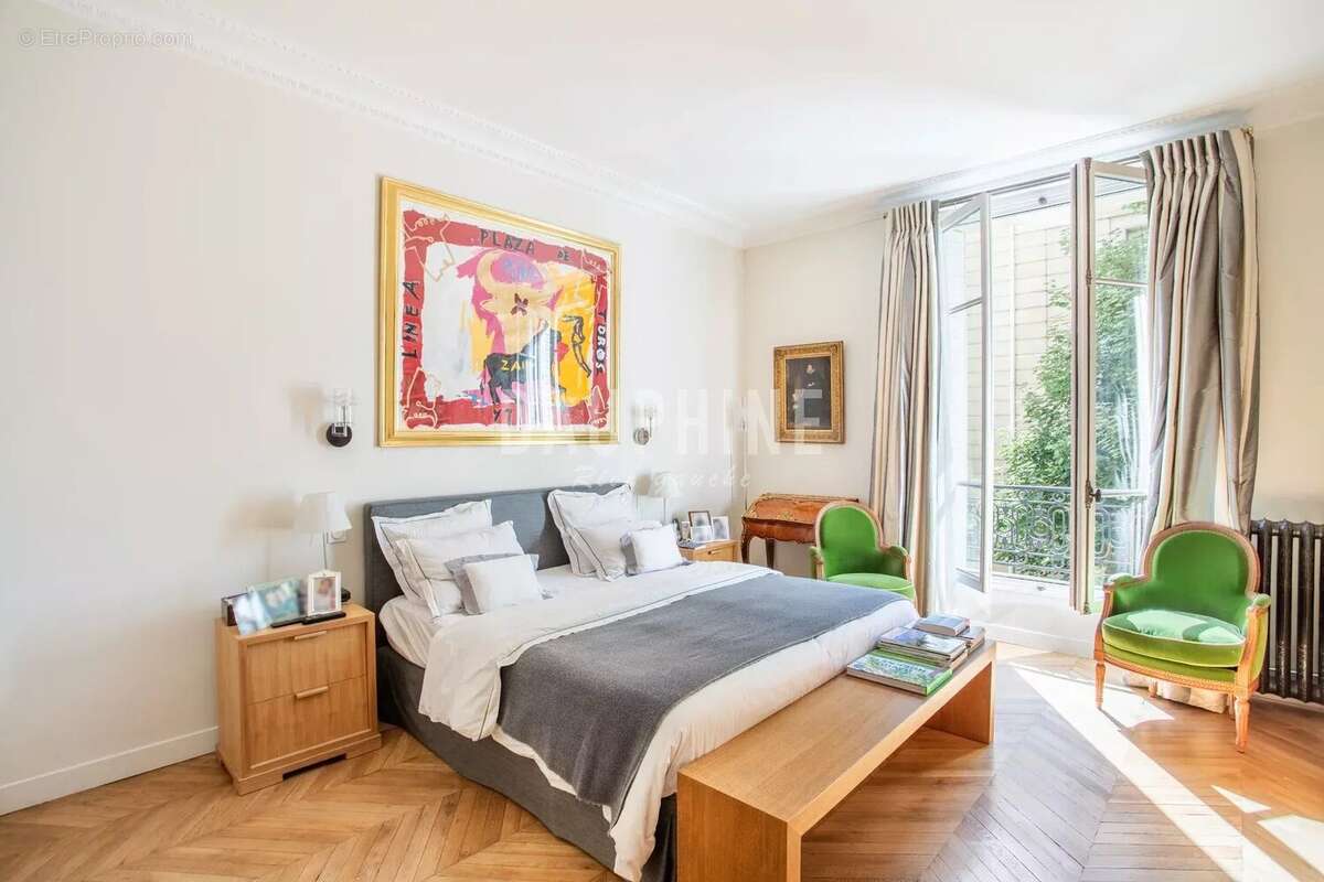 Appartement à PARIS-16E