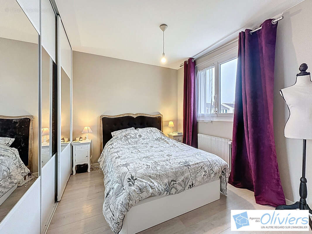 Maison à VOISINS-LE-BRETONNEUX