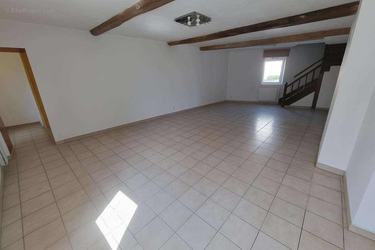 Maison à SAINT-PAUL-DE-VARAX