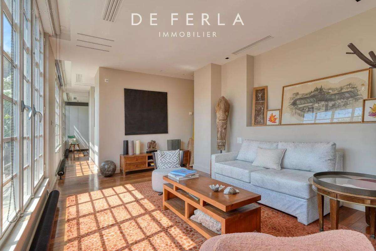 Appartement à PARIS-8E