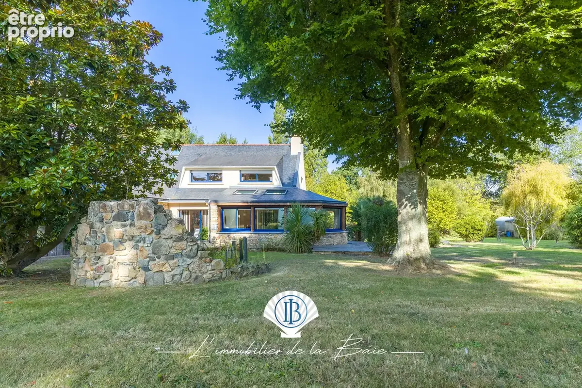 Villa de 346m2 avec parc de 4700m2 proche de la mer - photo 1