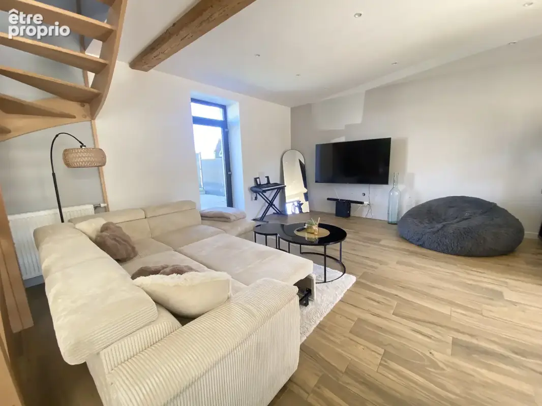 Maison familiale avec piscine à Saint-André-le-Puy — 226 m2 sur 930 m2 clos et arboré - photo 9