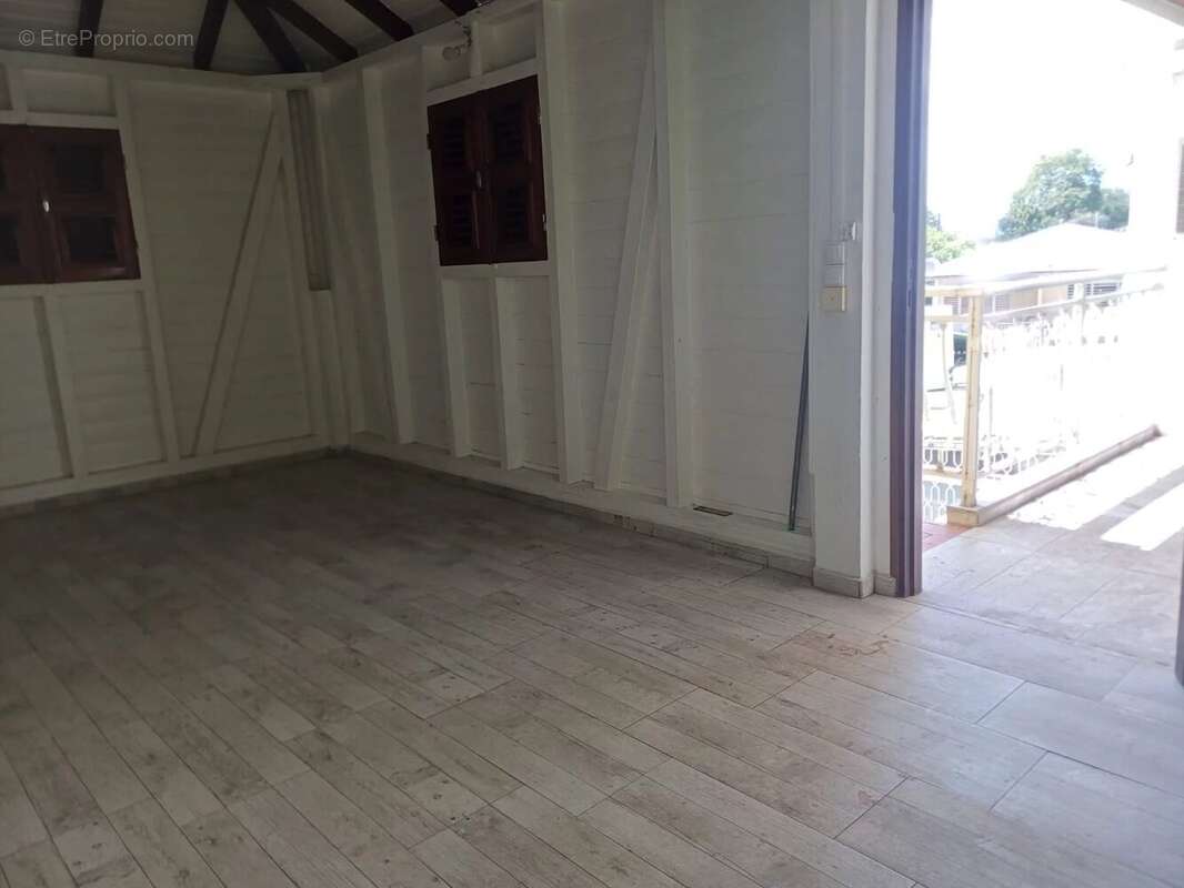 Maison à LES ABYMES