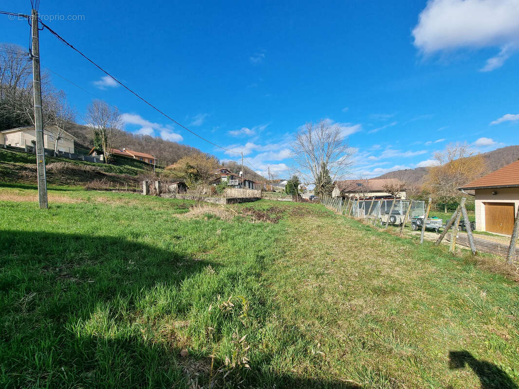 Terrain à CHIRENS