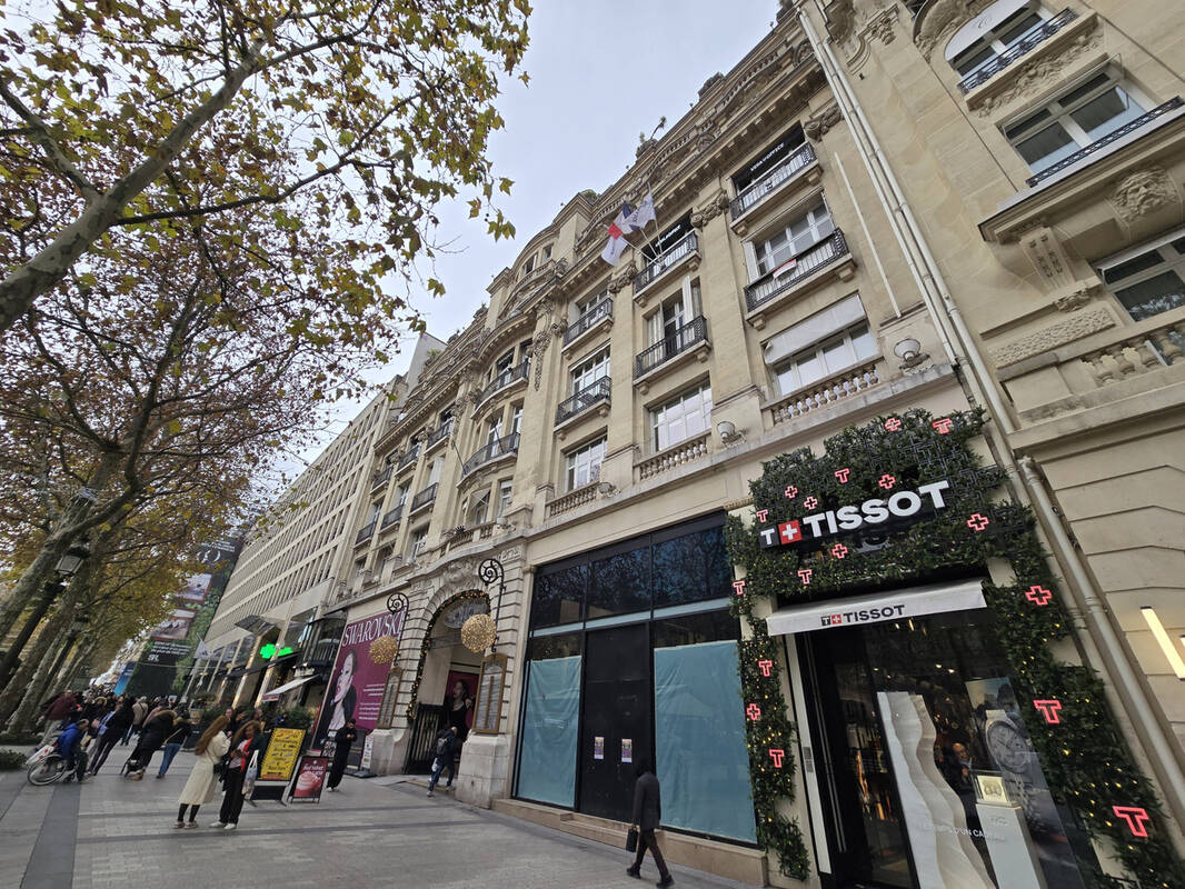 Commerce à PARIS-8E