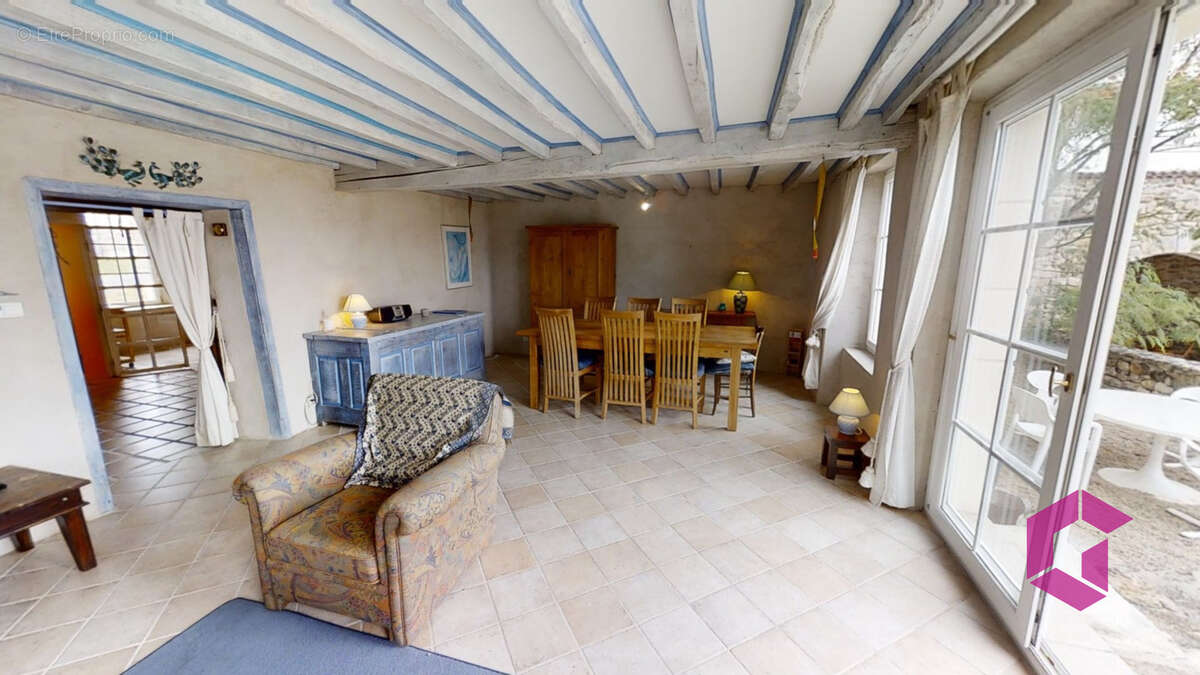 Maison 306 m² à Vollore-Ville  - photo 7