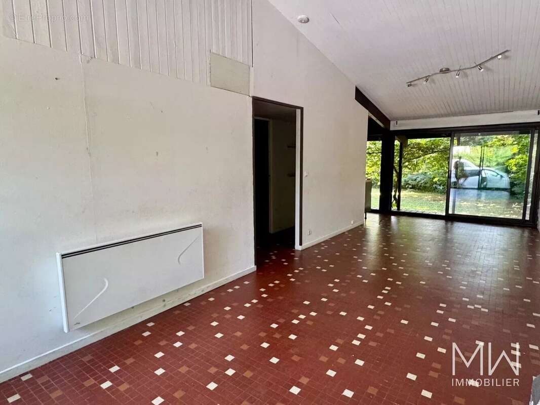 Maison à SAINT-JEAN-D'ILLAC