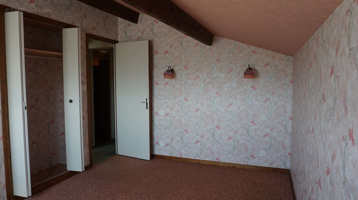 Maison à CASTELNAU-MONTRATIER