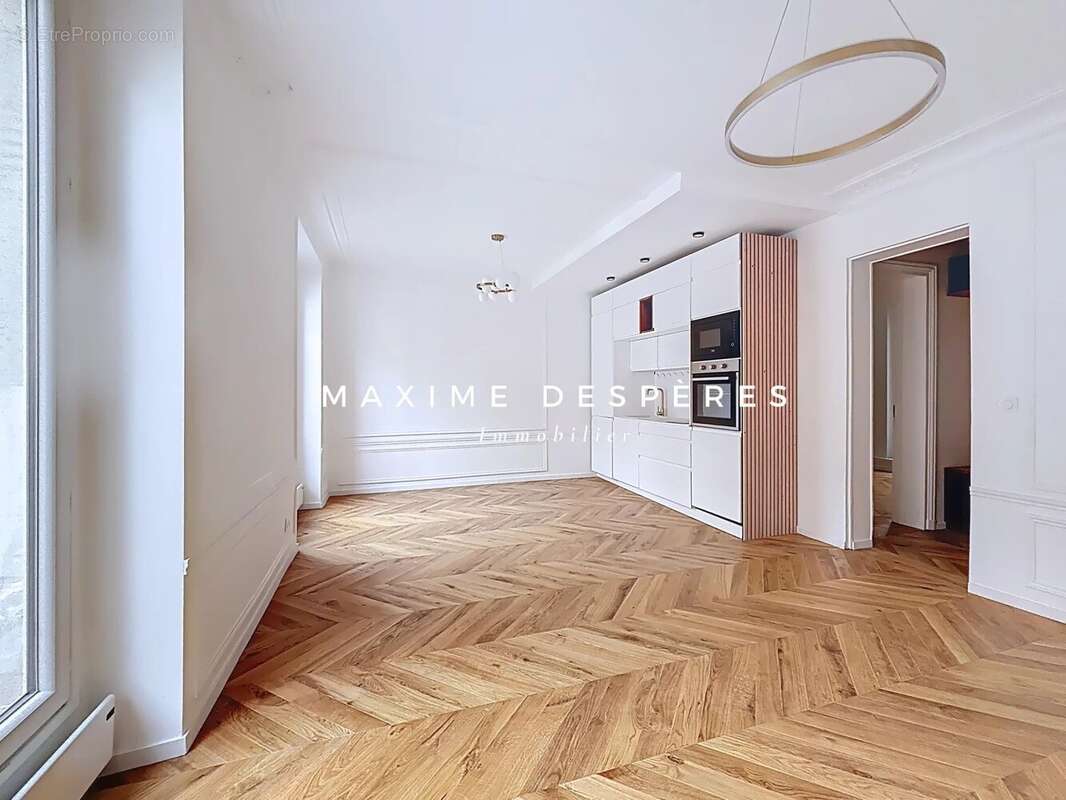 Appartement à PARIS-17E