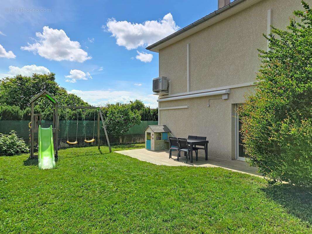 Maison à MEYZIEU