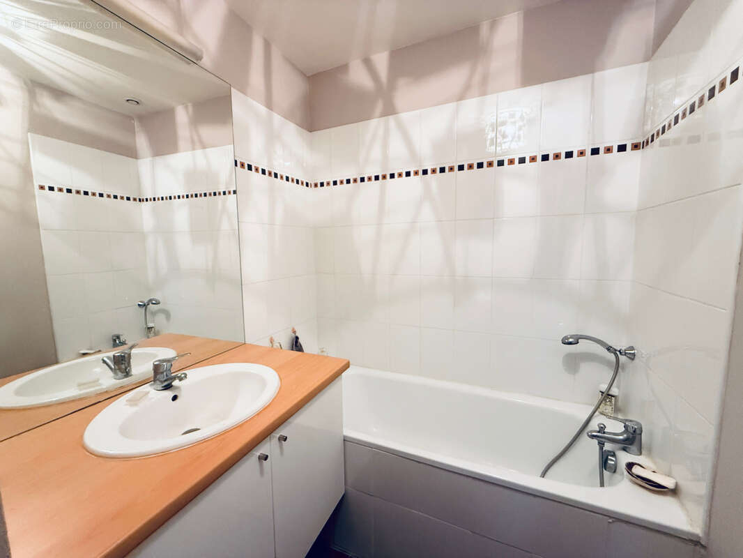 Élégant appartement traversant dans un immeuble historique - photo 13