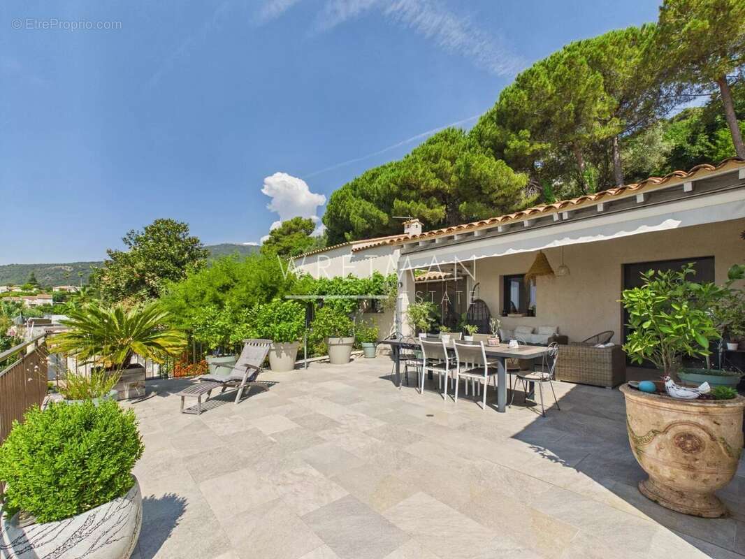 Maison à TOURRETTES-SUR-LOUP