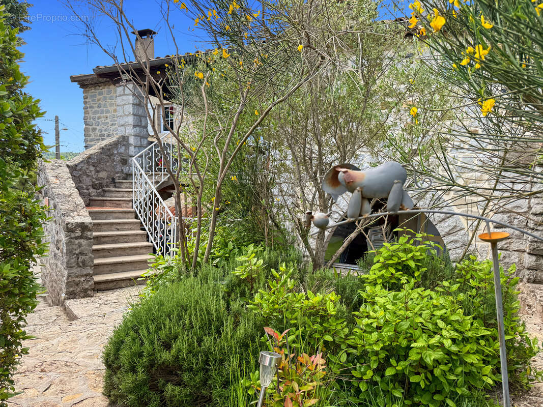 Maison à VILLENEUVE-DE-BERG