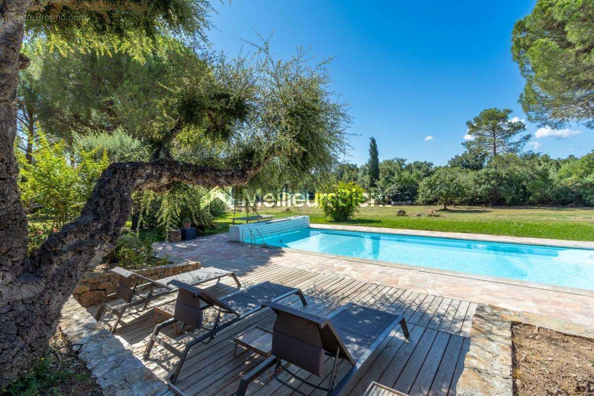 Maison à ROQUEBRUNE-SUR-ARGENS