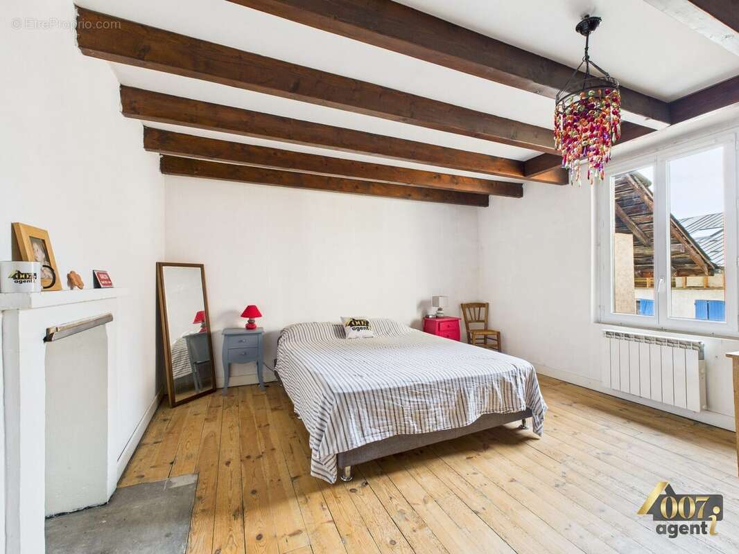 Maison à CHATEAUNEUF