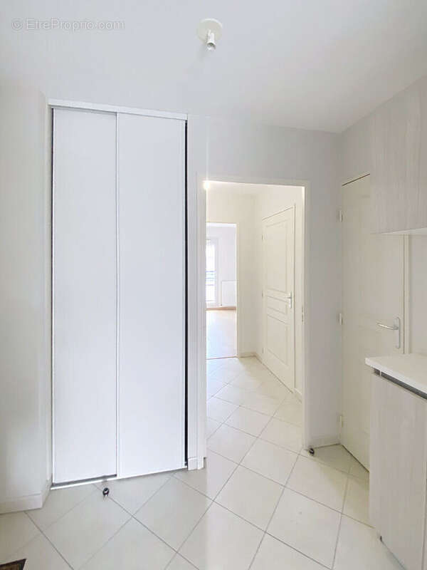 Genas appart T3  64m² jamais habité +Garage Double - photo 10
