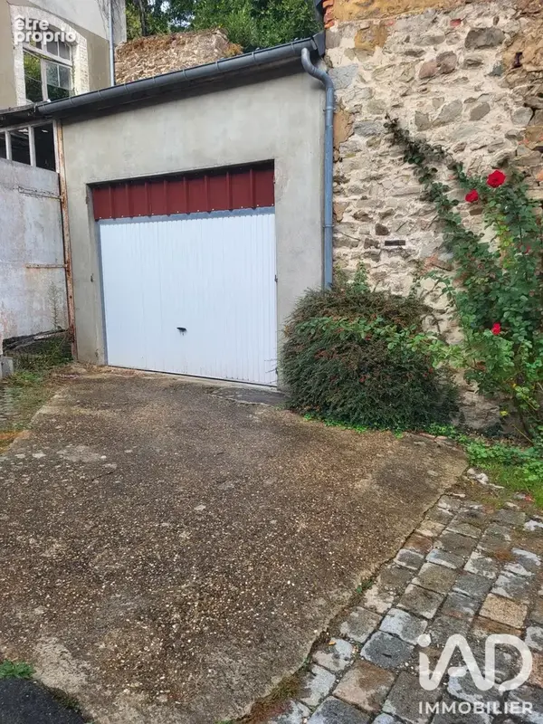 Photo 1 - Parking à SILLE-LE-GUILLAUME