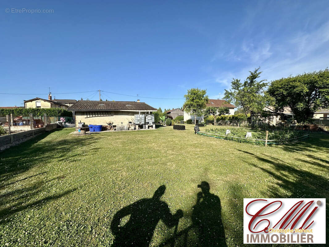 Maison à SAINT-REMY-EN-BOUZEMONT-SAINT-GENEST-ET-ISSON