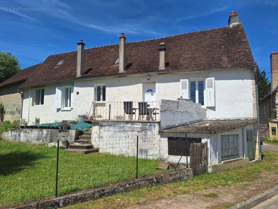 Maison à SAINT-SATUR