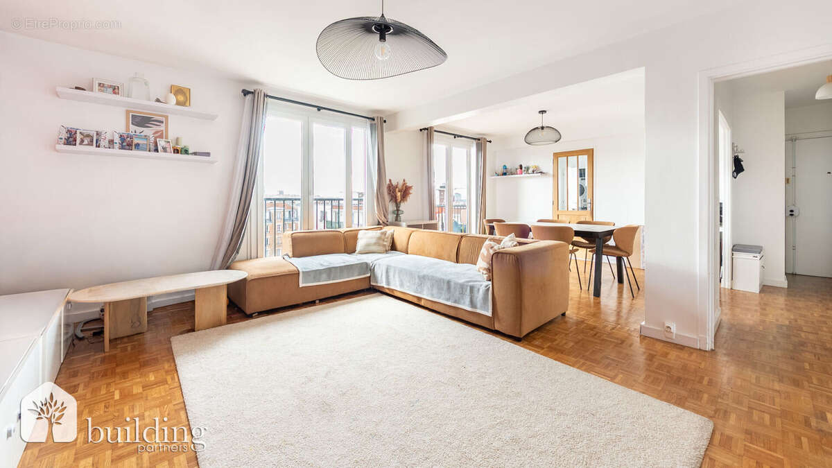Appartement à COURBEVOIE