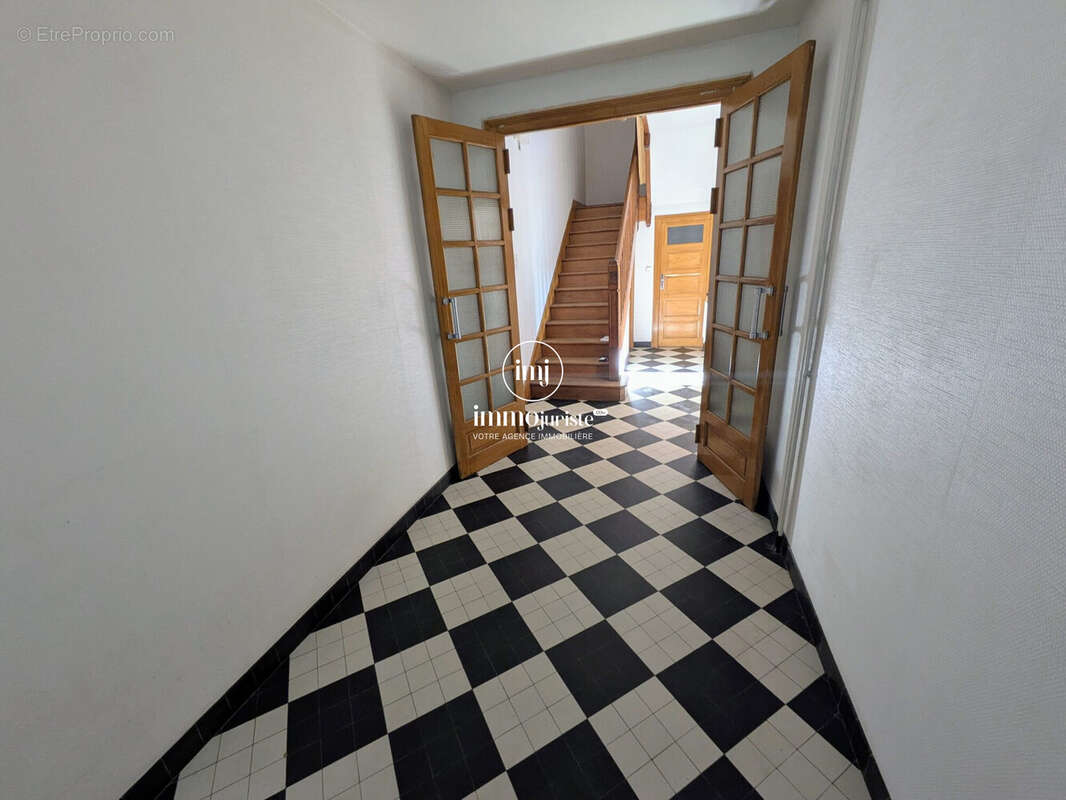 Maison 176 m² à Saint-Laurent-Sur-Gorre  - photo 7