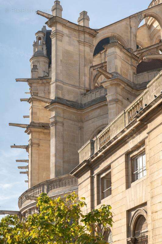Appartement à PARIS-1E