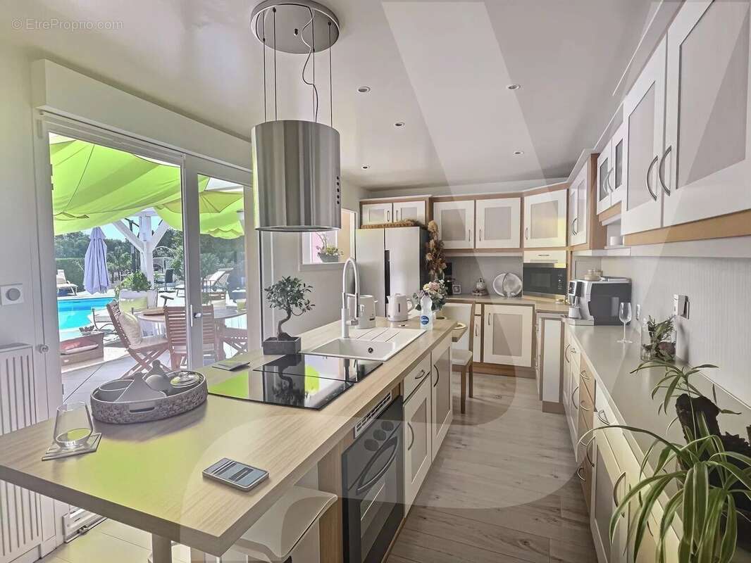 Maison 205 m² – Piscine – Terrain 2 000 m² - photo 6