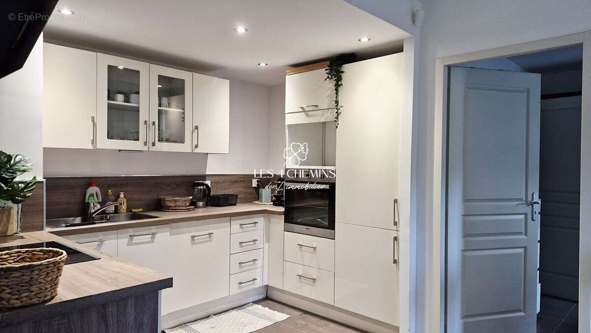 Appartement à CHATEAUNEUF-LE-ROUGE