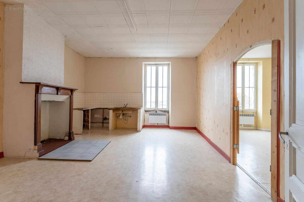 Commercial premises with accommodation - photo 8