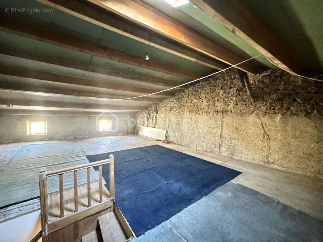 Maison à VERNET-LA-VARENNE